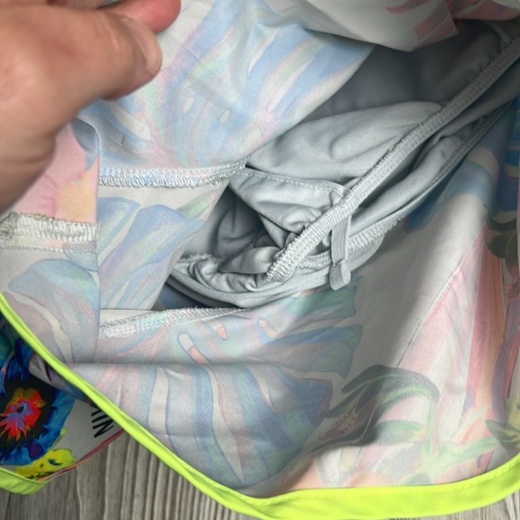 Nike Dri Fit Shorts Womens Small Tempo Tropical Parrot Running Athletic Lined - Picture 3 of 5